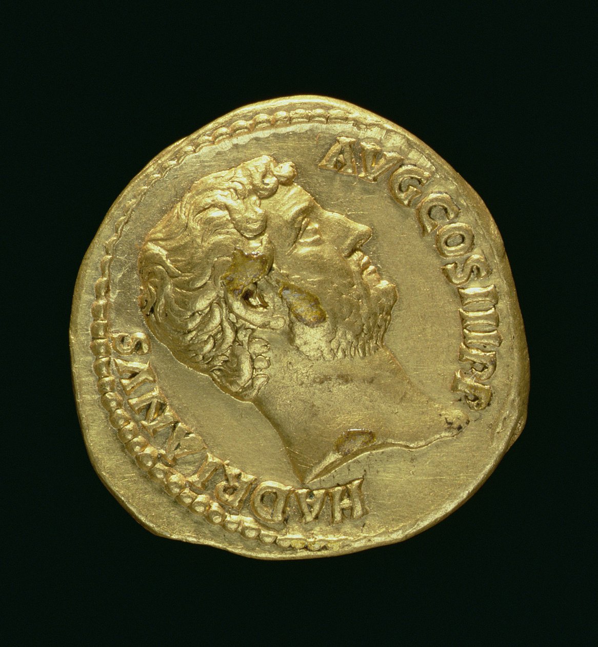 Aureus (الوجه) من هادريان (117-118 م) عاري الرأس. (الذهب) نقش: HADRIANVS AVGUSTVS (للخلف انظر 119153) بواسطة رواية