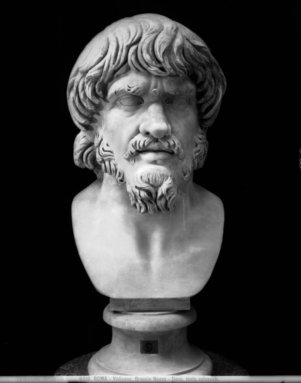 Bust of prisoner dace (marble) بواسطة رواية