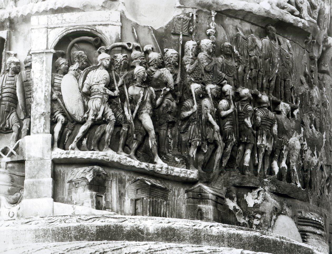 التفاصيل من عمود ماركوس أوريليوس (كولونا أنتونينا) ، 180-196 م (الرخام) (صورة بالأبيض والأسود) بواسطة رواية