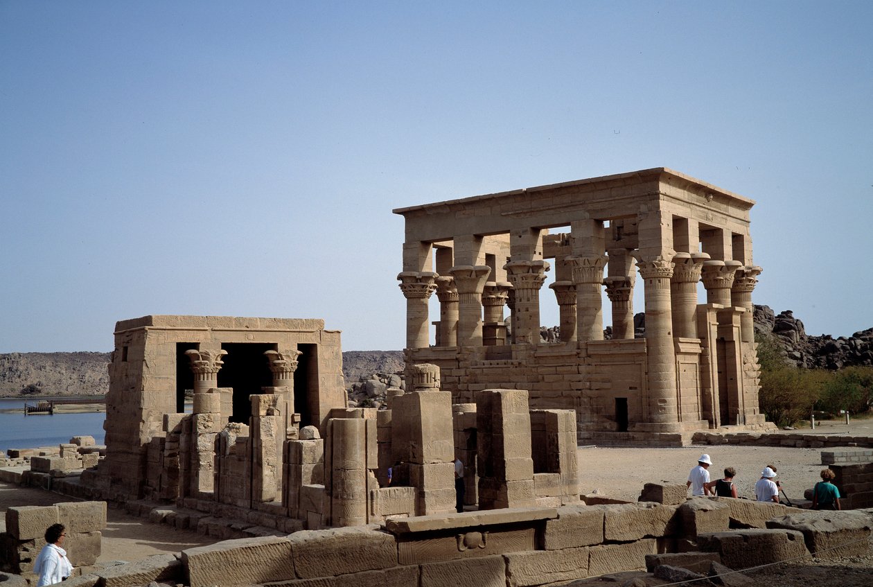 Egyptian antiquite: kiosk of Marcus Ulpius Trajanus (Trajan or traiano) Roman emperor. 2nd century. Aswan, Philae. Egypt بواسطة رواية