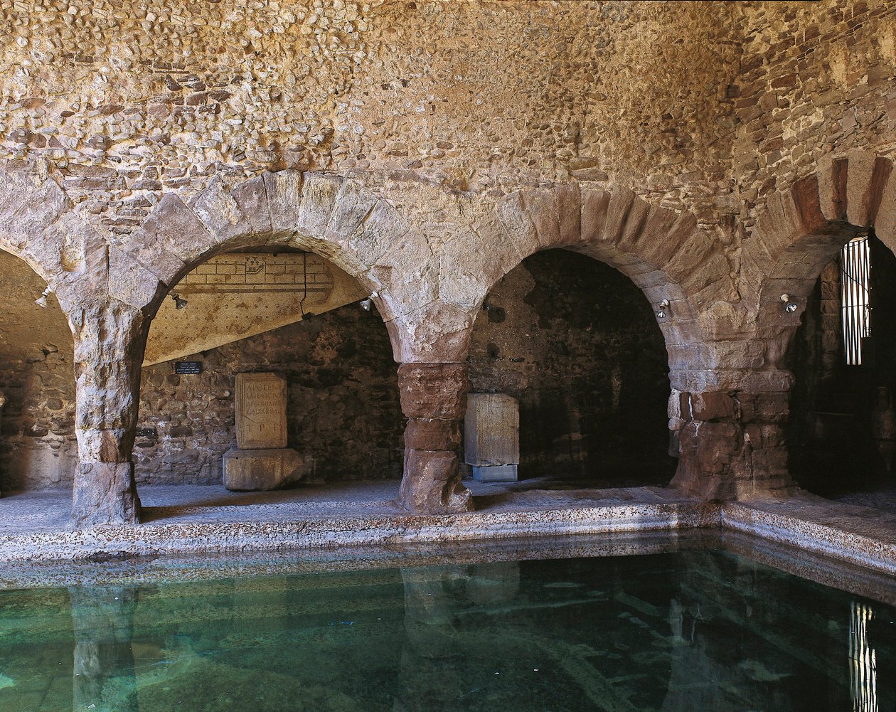 Frigidarium ، كالديس دي مونتبوي ، برشلونة ، إسبانيا ، القرنين الثاني والأول قبل الميلاد (صورة) بواسطة رواية