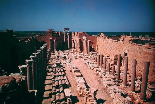 لبدة ماجنا ، لبدة (حجر جيري) (صورة) بواسطة رواية