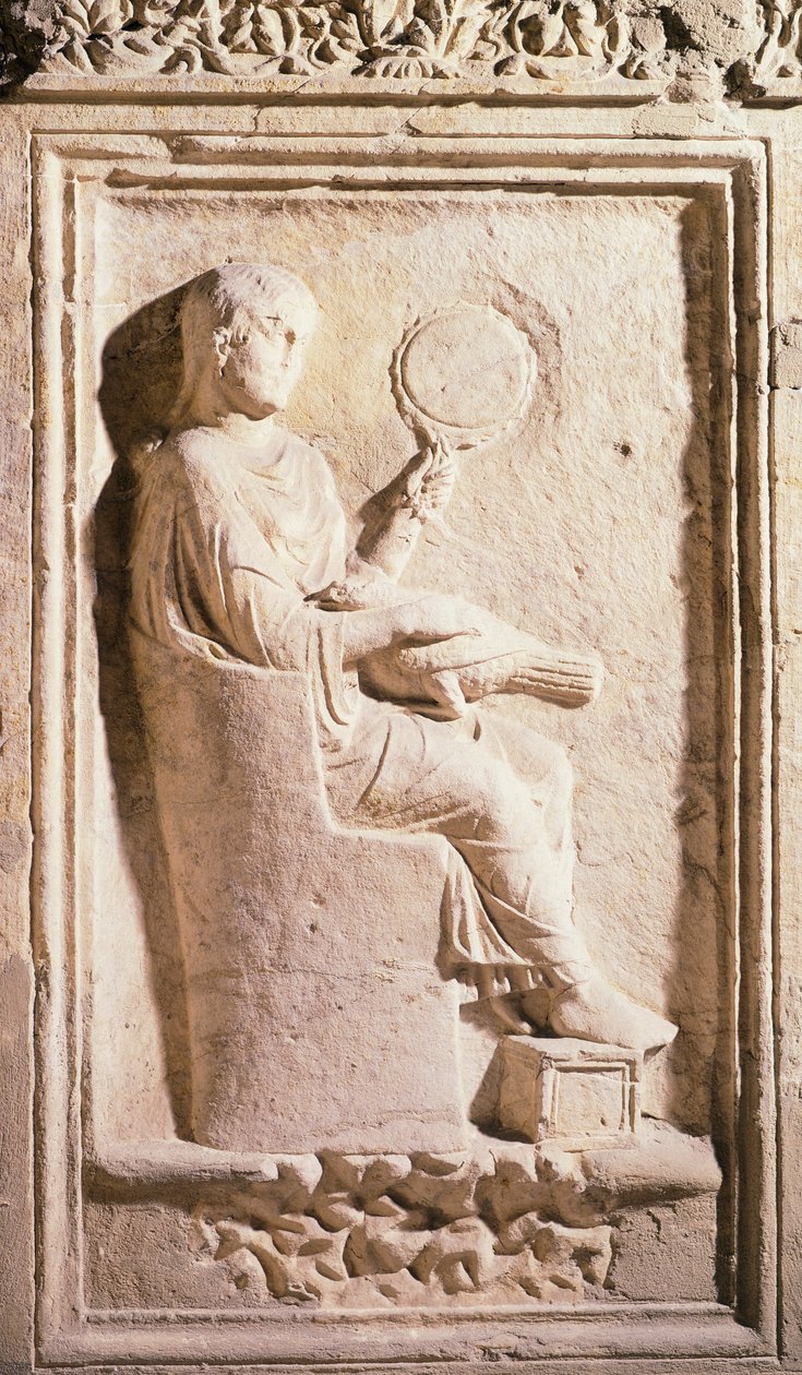 Relief depicting Roman lady with mirror بواسطة رواية