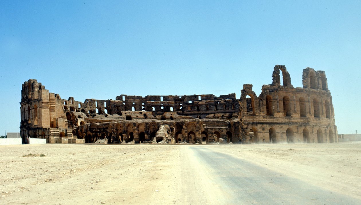 المدرج الروماني للجم ، تونس. بواسطة رواية