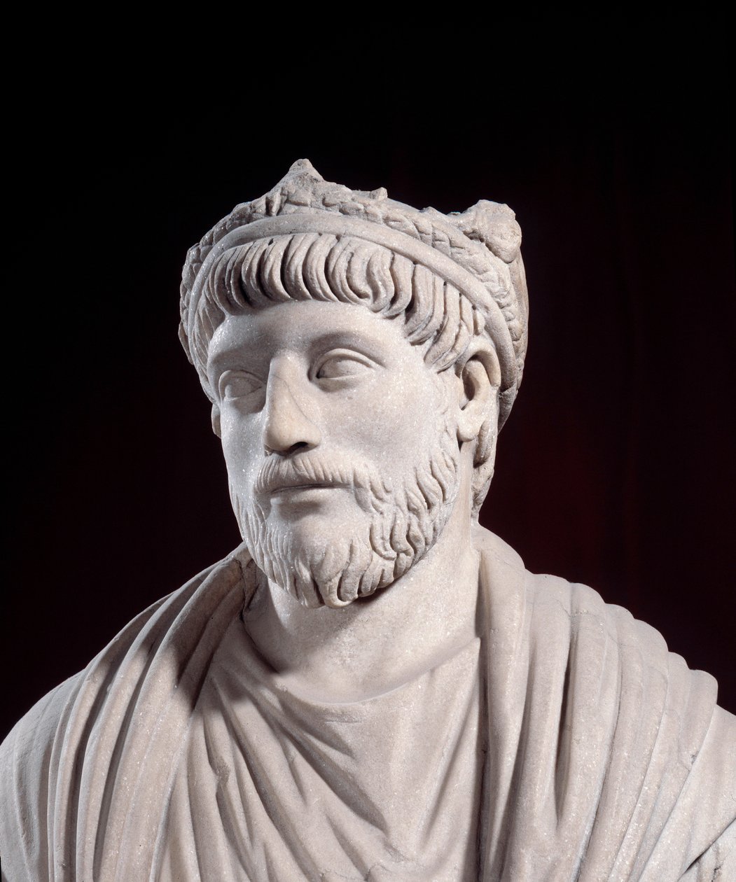 الفن اليوناني الروماني: تمثال الإمبراطور الروماني جوليان لير المرتد (331 - 363) (القرن الرابع قبل الميلاد. JC) باريس ، متحف اللوفر بواسطة رواية