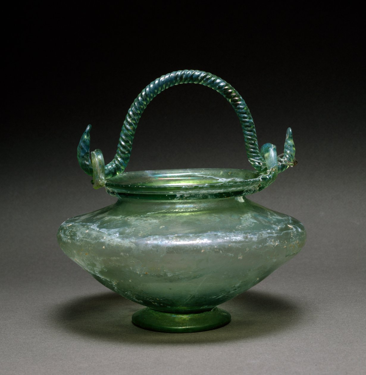 Roman art: biconic vase. 1st century AD. From La Antigua Diam. 12 cm Museo Nacional de Arte Romano Merida, Spain بواسطة رواية