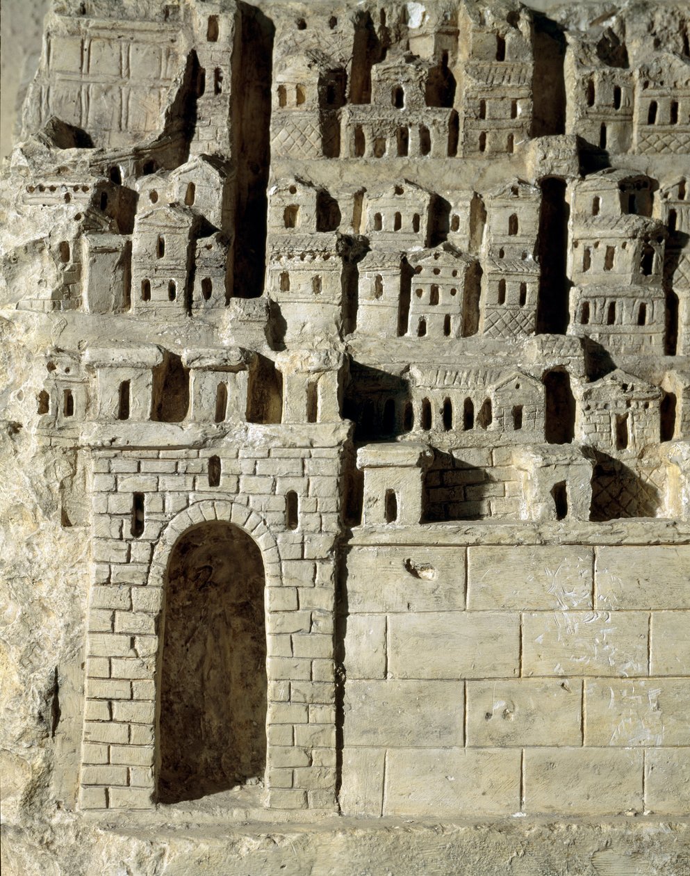 Roman art: low relief representing a city. 2nd century AD (low relief) بواسطة رواية