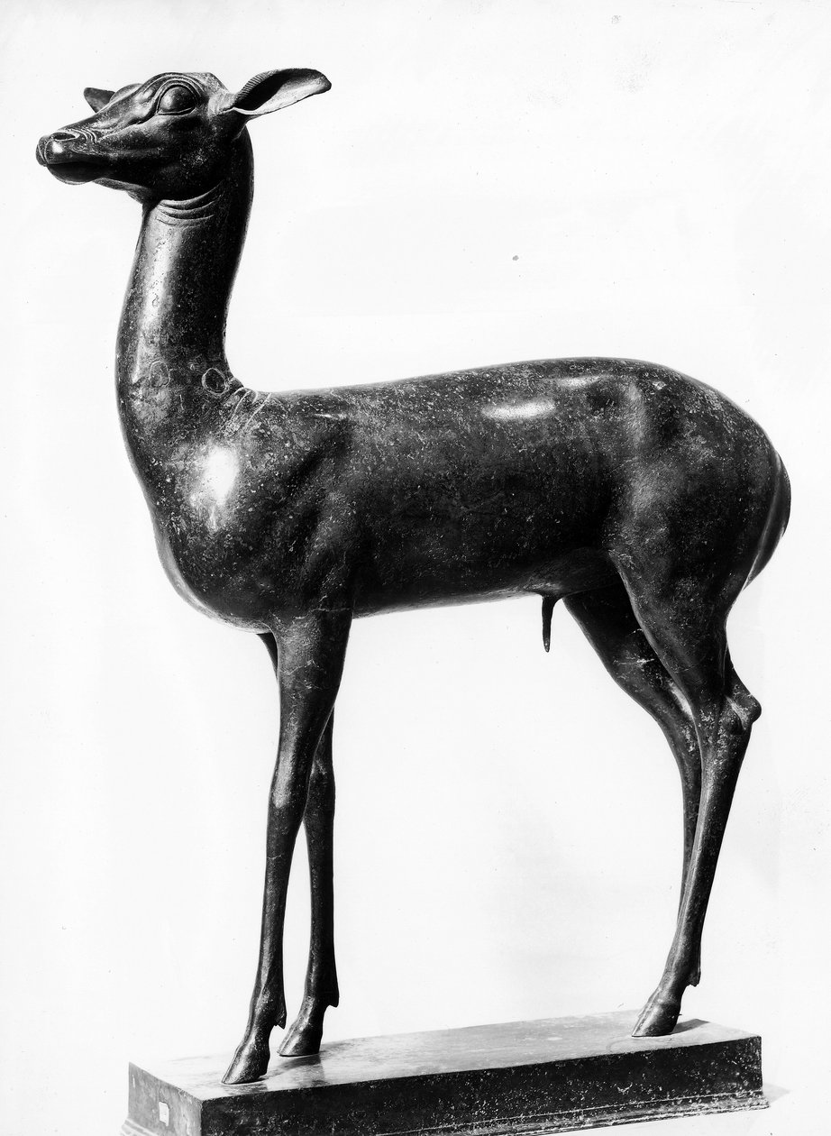 Figurine of a deer (bronze) بواسطة رومان رومان