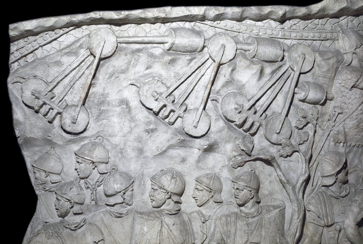 Roman Art: “” War Machines during the Second War”” Mould of 1862 reproducing the bas-reliefs of the column of Trajan (column Trajane) (Colonna Traiana) in Rome built during the reign of Emperor Trajan (53-117). The Trajane column commemorates the victoriou بواسطة رومان رومان