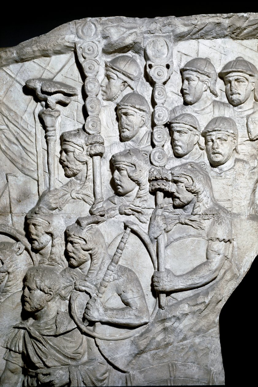 Roman Art: “” Warriors carrying Vexillum (Roman banners)”” Mould of 1862 reproducing the bas-reliefs of the column of Trajan (Trajane column) (Colonna Traiana) in Rome built during the reign of Emperor Trajan (53-117). The Trajane column commemorates the v بواسطة رومان رومان