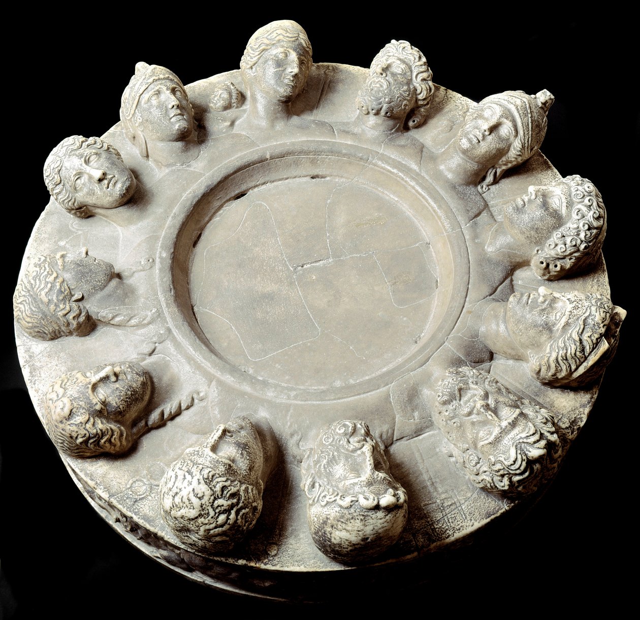 Roman Art: marble altar of the twelve deities of Olympus - from Gabii (Lazio) 1st-2nd century AD - Paris, musee du Louvre - Altar of the twelve deities of Olympus - Marble sculpture, from Gabii (Lazio) بواسطة رومان رومان