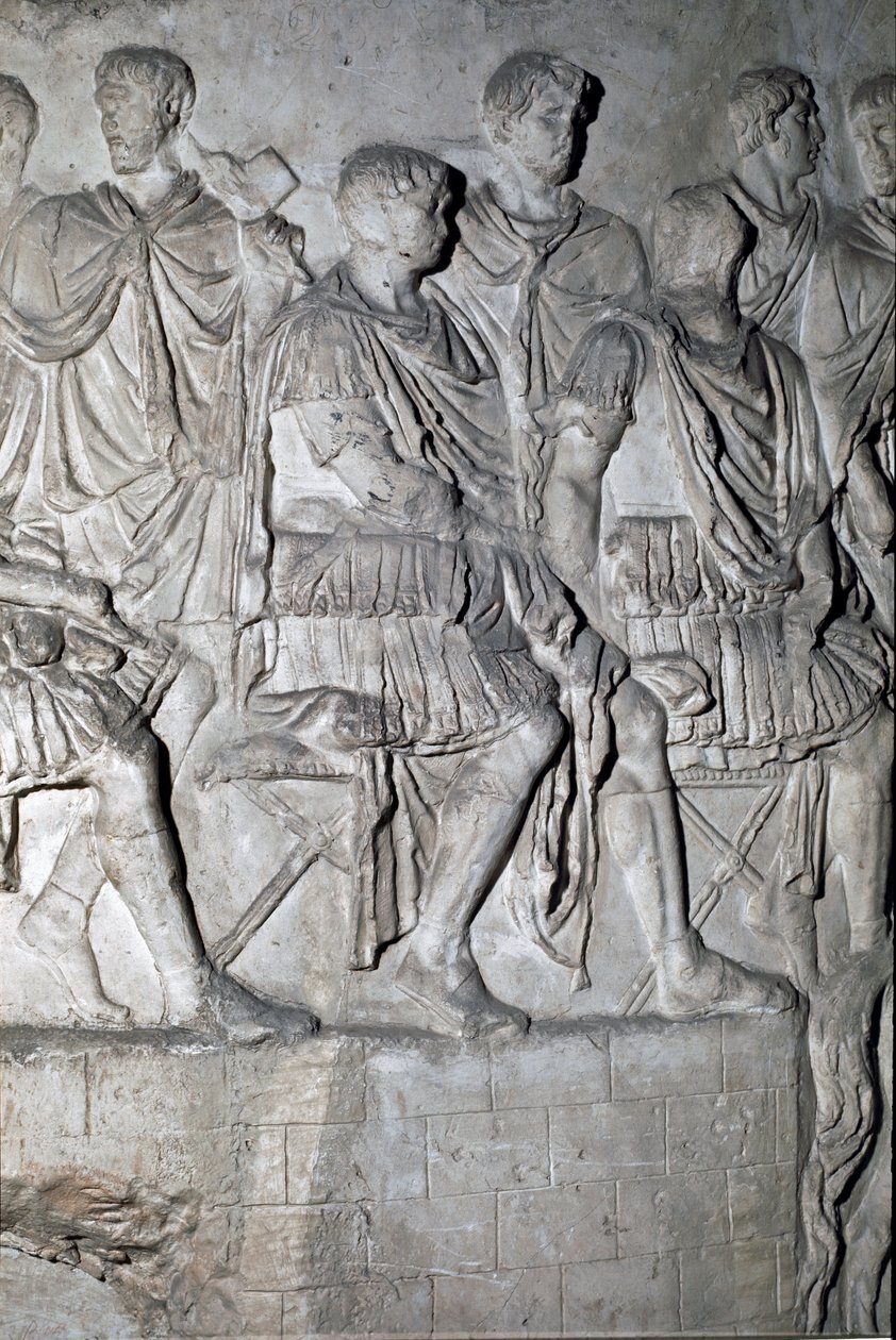 Roman Art: “” the Roman Emperor Trajan on the tribune holding a council of war”” Mould of 1862 reproducing the bas-reliefs of the column of Trajan (column Trajane) (Colonna Traiana) in Rome built during the reign of Emperor Trajan (53-117). The Trajane col بواسطة رومان رومان