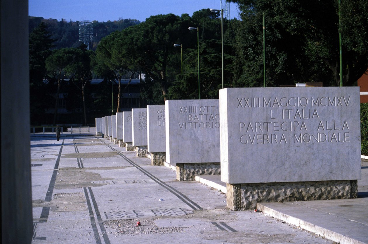 روما ، Foro italico. زقاق المجد. كل حجر عليه نقش يذكر بالنصر. بواسطة رومان رومان
