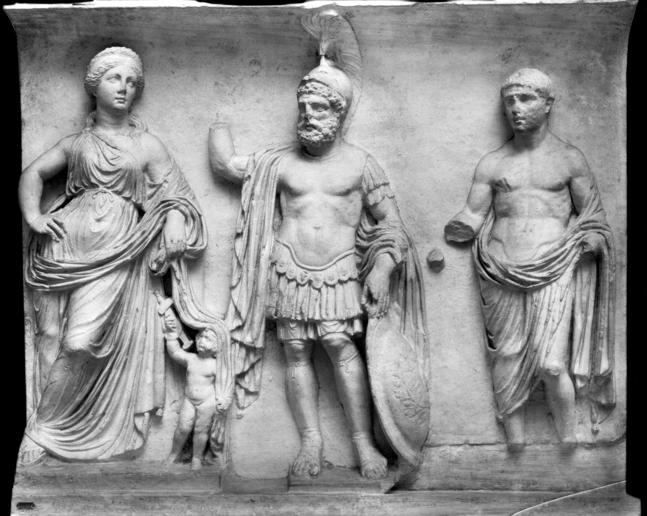 Venus, Mars and Divus Julius (marble) (b/w photo) بواسطة رومان رومان