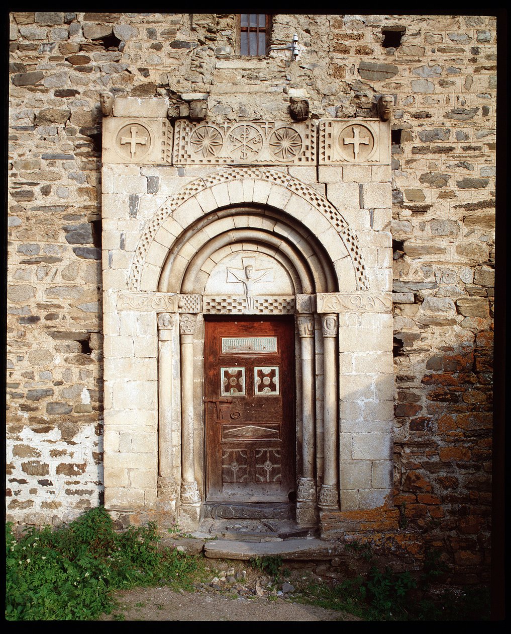 Portal of the church بواسطة رومانيسك