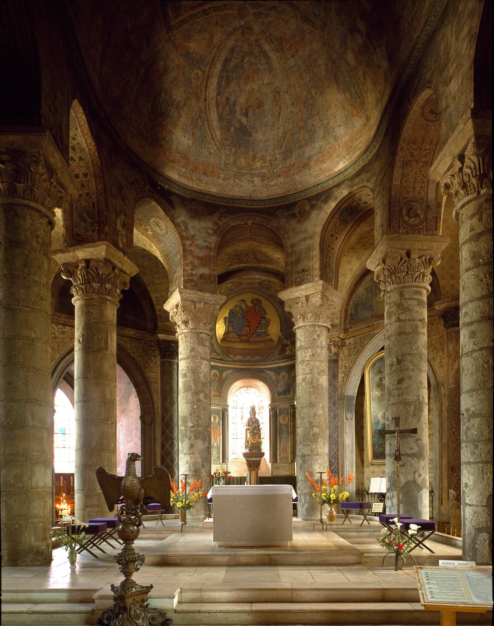 Romanesque art: inner view of the church Notre Dame (Notre-Dame) la Grand, Poitiers (Vienna) بواسطة رومانيسك