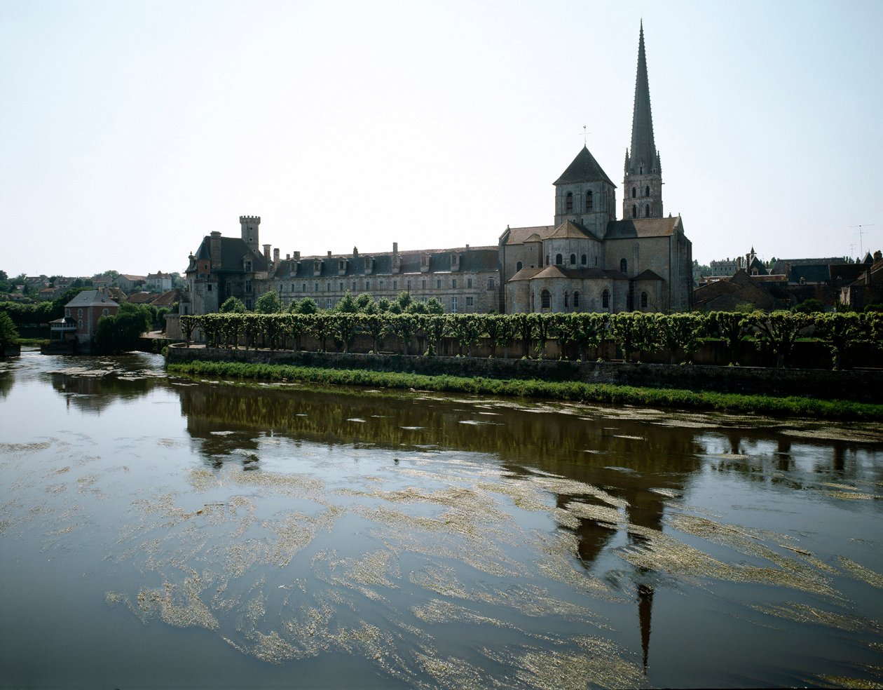 Romanesque art: view of the abbey of Saint-Savin-sur-Gartempe (Saint Savin sur Gartempe), founded in the 11th century. Saint Savin, Vienna بواسطة رومانيسك