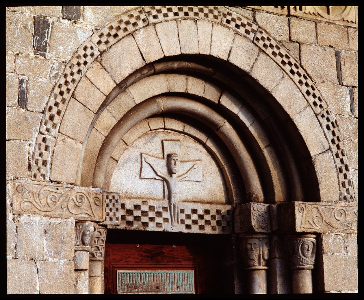 طبلة الكنيسة بواسطة رومانيسك