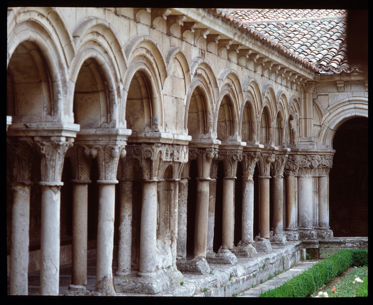 منظر لدير الدير الملكي في Las Huelgas de Burgos بواسطة رومانيسك