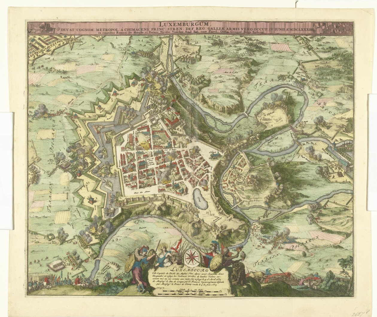 قصف باب لوكسمبورغ باب دي مارشالك دي كريكي ، 1684 لوكسمبورغ ، قيادة. اسم العائلة حاضرة أمير chimacens سترين def. ريج. لكن ذراعي بلاد الغال احتلته. 4 يونيو Ao. 8834 (العنوان على الكائن) بواسطة Romeyn de Hooghe