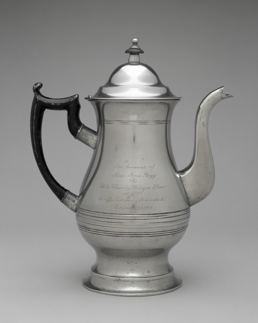 Coffeepot or Teapot, c. 1830-1870 (pewter, unidentified wood) بواسطة روزويل (Attr. To) Gleason