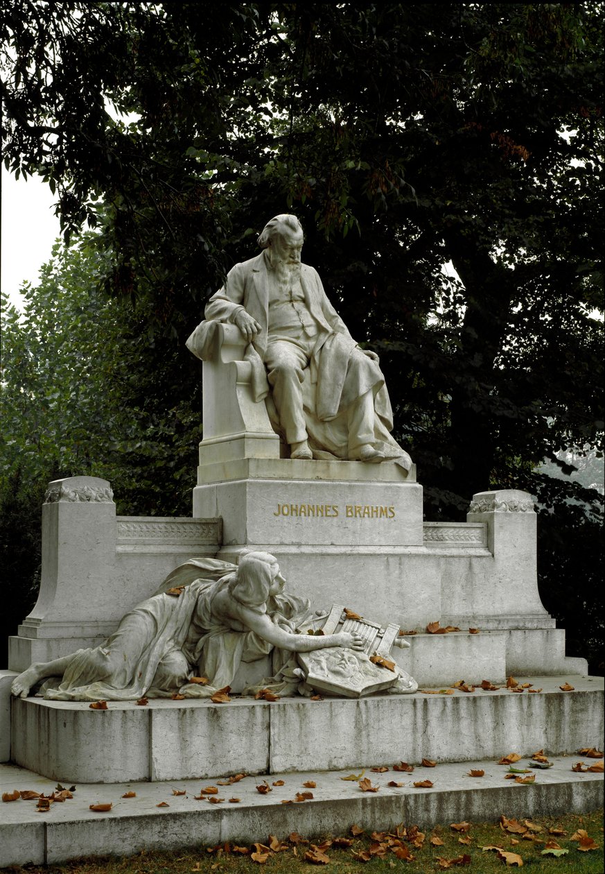 نصب تذكاري تكريمًا للمؤلف الموسيقي الألماني يوهانس برامز (1833-1897) من إخراج رودولف فون وير (1847-1914). ريسيل بارك ، فيينا النمسا بواسطة رودولف فون وير