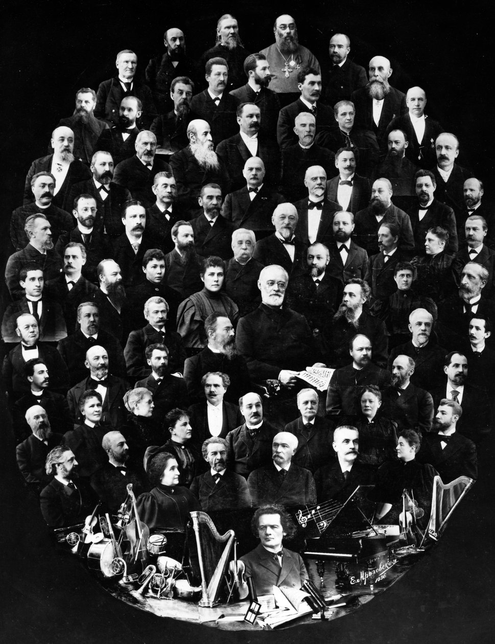 مونتاج صور تظهر معلمين في معهد سانت بطرسبرغ ، أقدم أكاديمية موسيقية في روسيا ، 1896 بواسطة مصور روسي