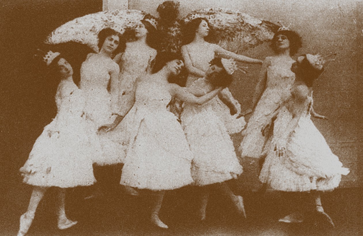 أولغا بريوبراجنسكايا مثل أوديت مع البجع ، 1895 بواسطة مصور روسي