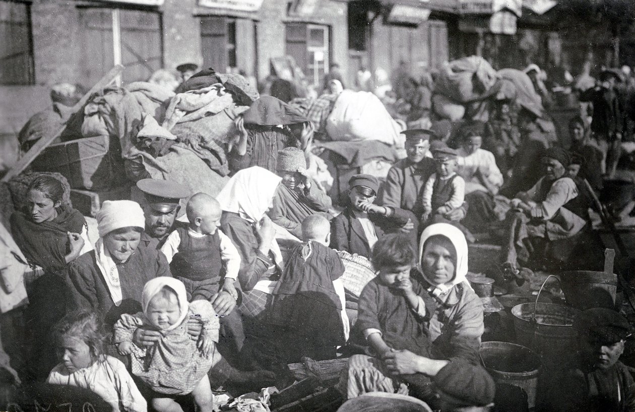 اللاجئون في سان بطرسبرج ، 1915 بواسطة مصور روسي