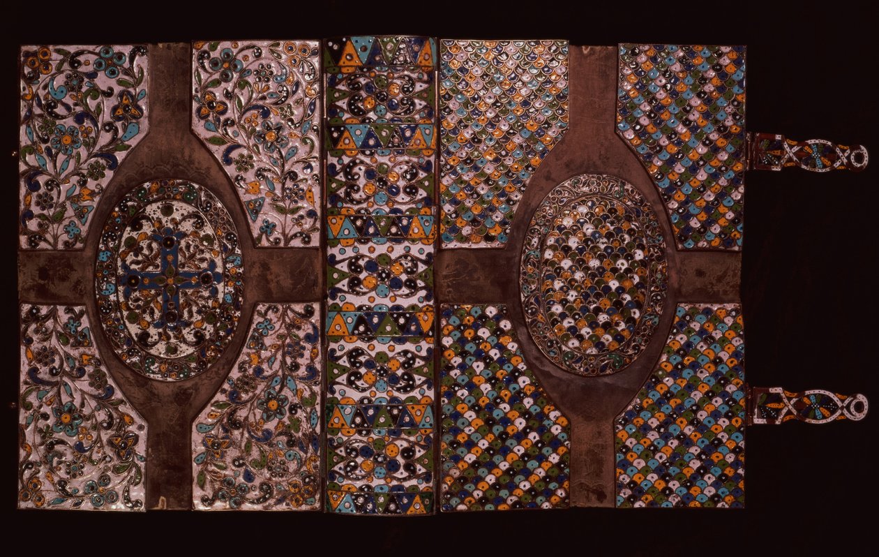 غلاف الكتاب (مينا cloisonne) بواسطة المدرسة الروسية