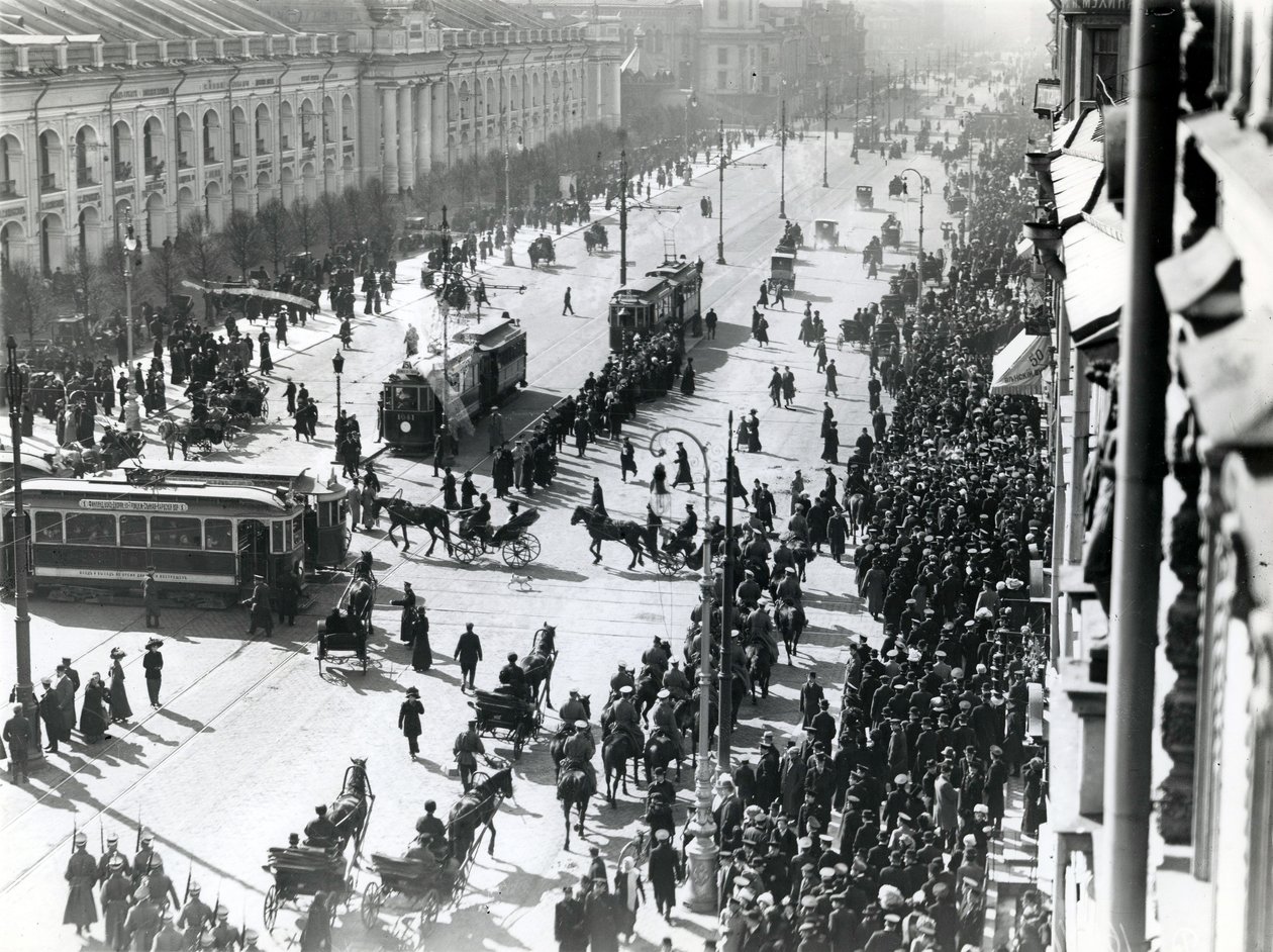 مظاهرة في سان بطرسبرج ضد مذبحة لينا في سيبيريا ، أبريل 1912 بواسطة مصور روسي