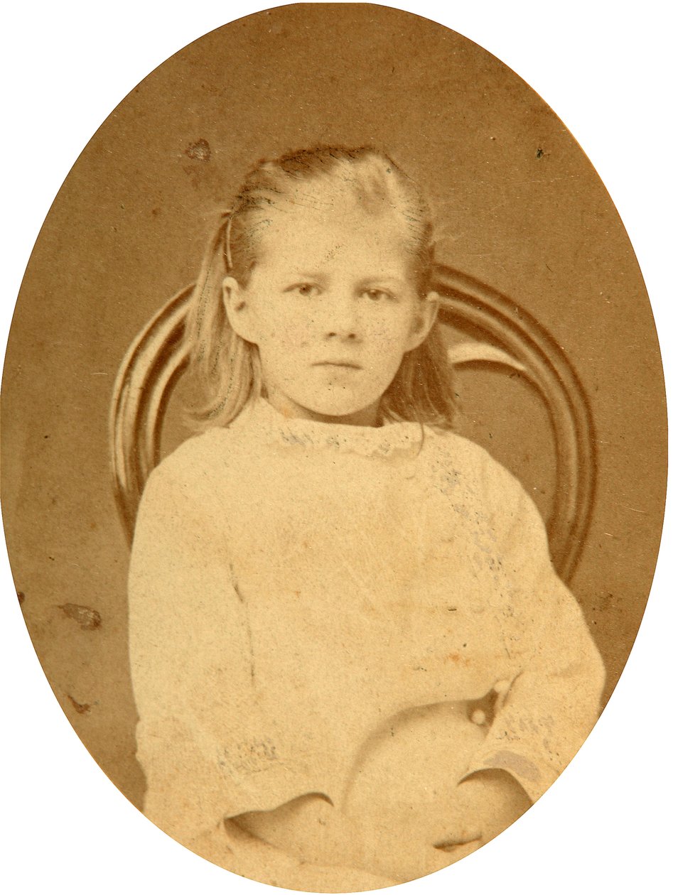 Portrait Lyubov F. Dostoyevskaya (1869-1926) ، ابنة المؤلف Fyodor Mikhailovitch Dostoevsky (Fedor ، Fiodor Dostoievski ، Dostoevsky ، Dostoevskij) (1821-1881). صور الألبومين بواسطة مصور روسي