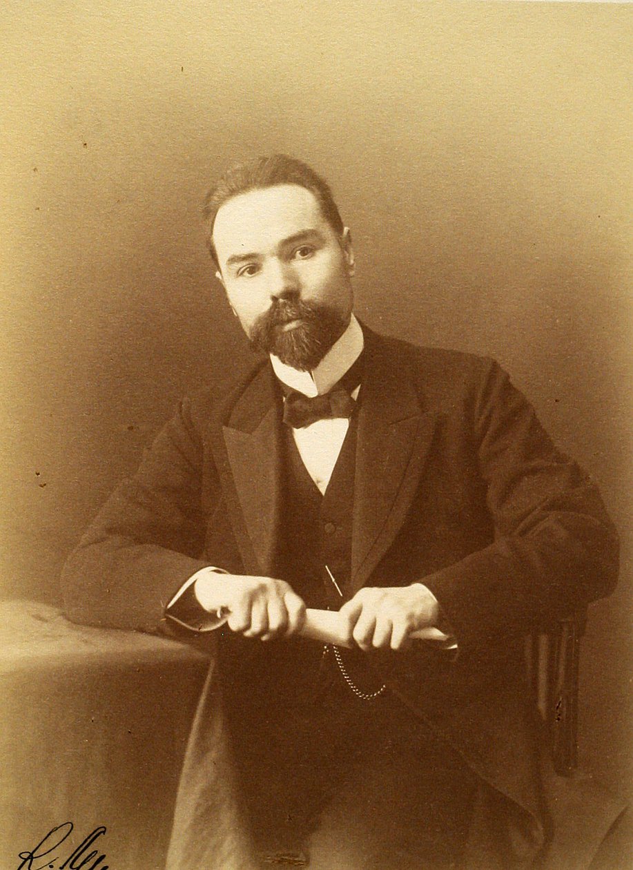 صورة للمؤلف والشاعر فاليري ياكوفليفيتش بريوسوف (1873-1924) بواسطة مصور روسي