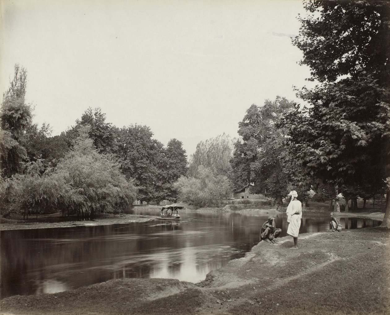 قناة ذيول أسفل تشونار باغ ، كشمير ، ج. 1865 (طباعة فضية زلال) بواسطة صموئيل بورن