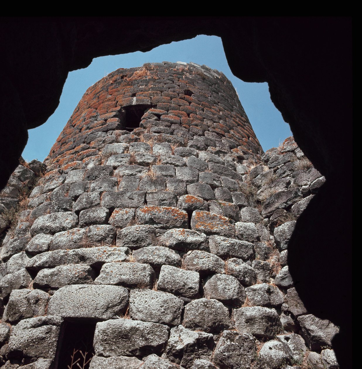 نوراج سانتو أنتي (1900-730 قبل الميلاد) بواسطة حضارة سردينيا نوراجيك