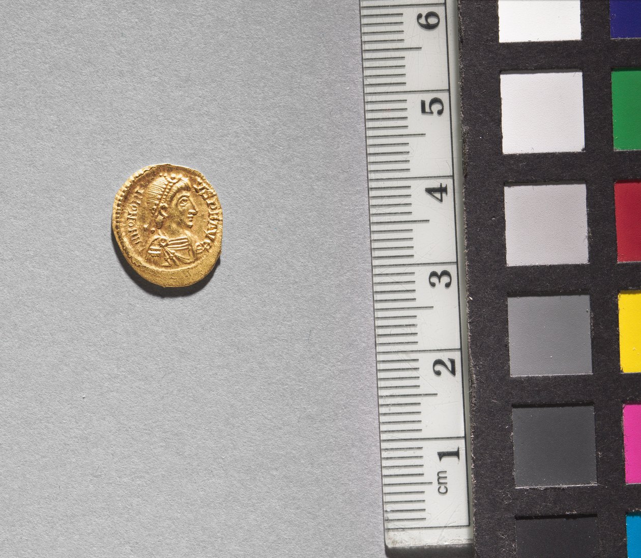 Solidus of Arkadios (الوجه) ، 395-408 (الذهب) (انظر CVL 499735 للعكس) بواسطة المدرسة البيزنطية