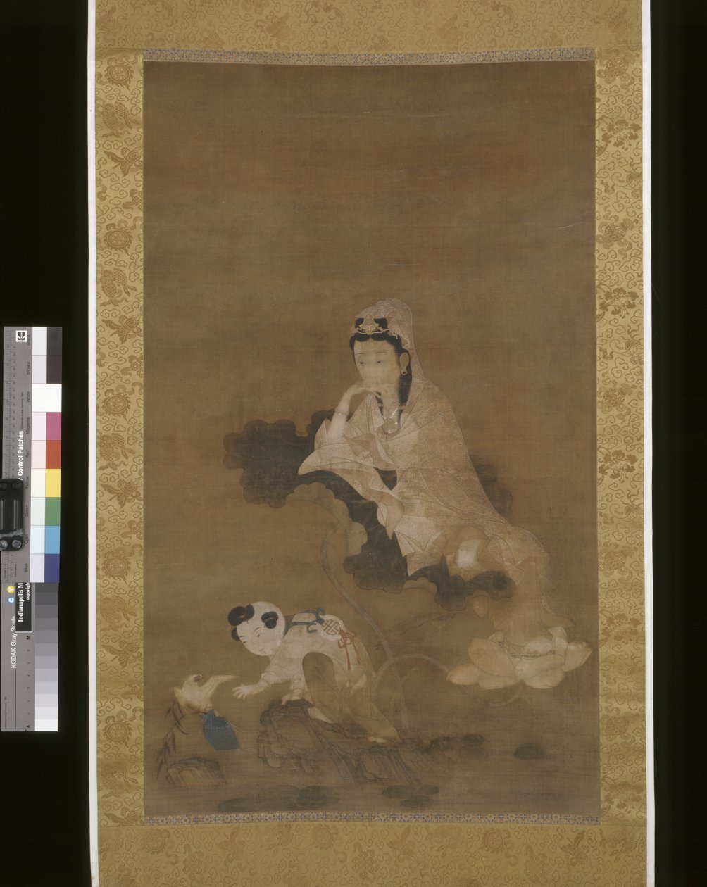 Avalokitesvara (Guanyin) على اللوتس (الحبر واللون على الحرير) بواسطة المدرسة الصينية