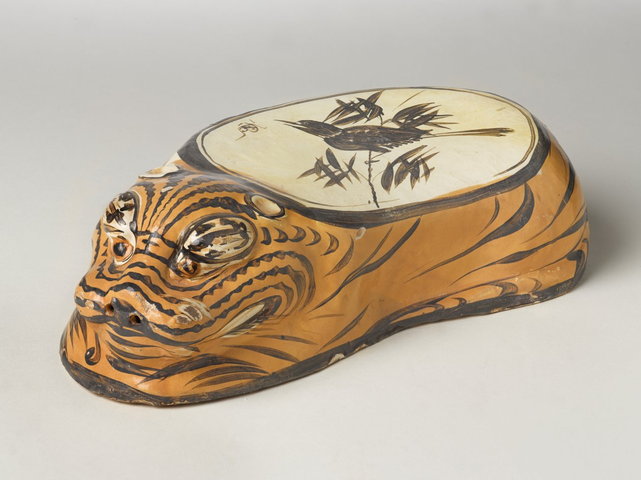 وسادة Cizhou Ware على شكل نمر بواسطة المدرسة الصينية