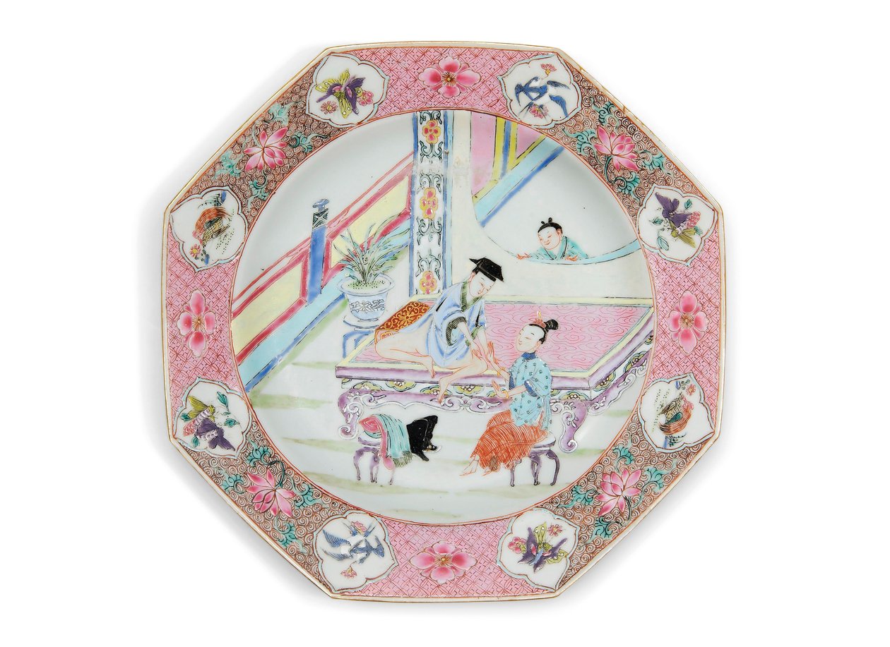 لوحة "الموضوع المثيرة" من فاميل روز ، فترة Yongzheng-Early Qianlong بواسطة المدرسة الصينية