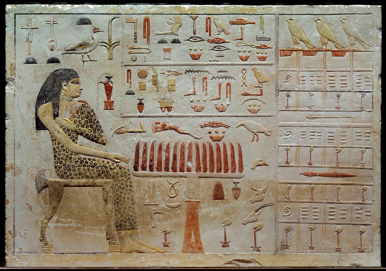 الأنتيكيت المصري: شاهدة من الحجر الجيري لنفرتيابت تمثل أمام طاولة القرابين. الأسرة الرابعة (حوالي 2620-2500 قبل الميلاد). 0،37x0،52 م باريس ، متحف اللوفر بواسطة المدرسة المصرية