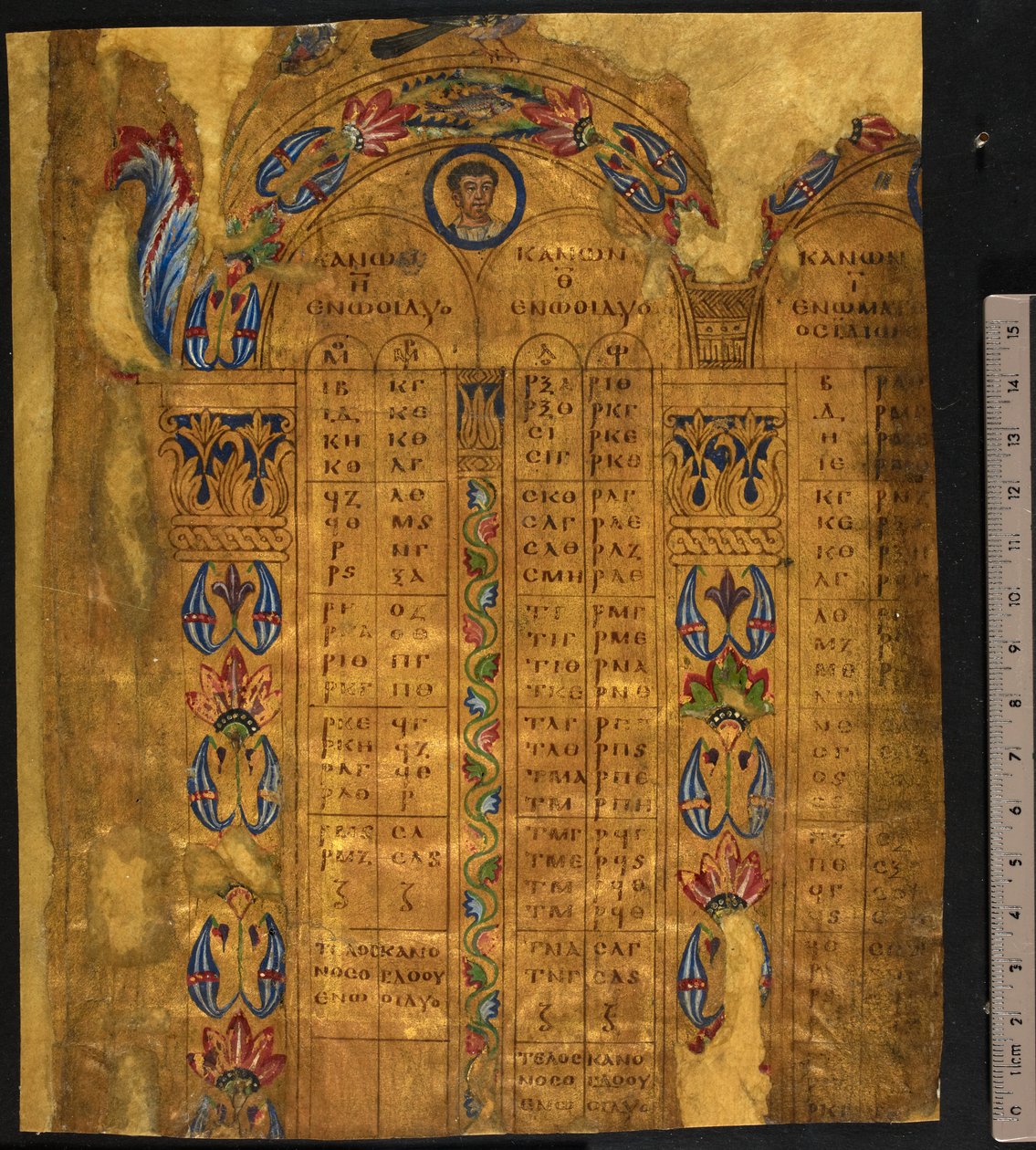 طاولات كانون ، القرنين السادس والسابع ، إضافة MS 5111 ، f.11r (قلم وحبر مع ورقة ذهبية على الرق) بواسطة المدرسة الأوروبية