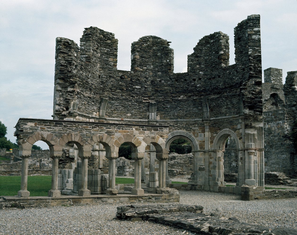 يقع Mellifont Abbey بالقرب من Drogheda بواسطة مدرسة الأيرلندية