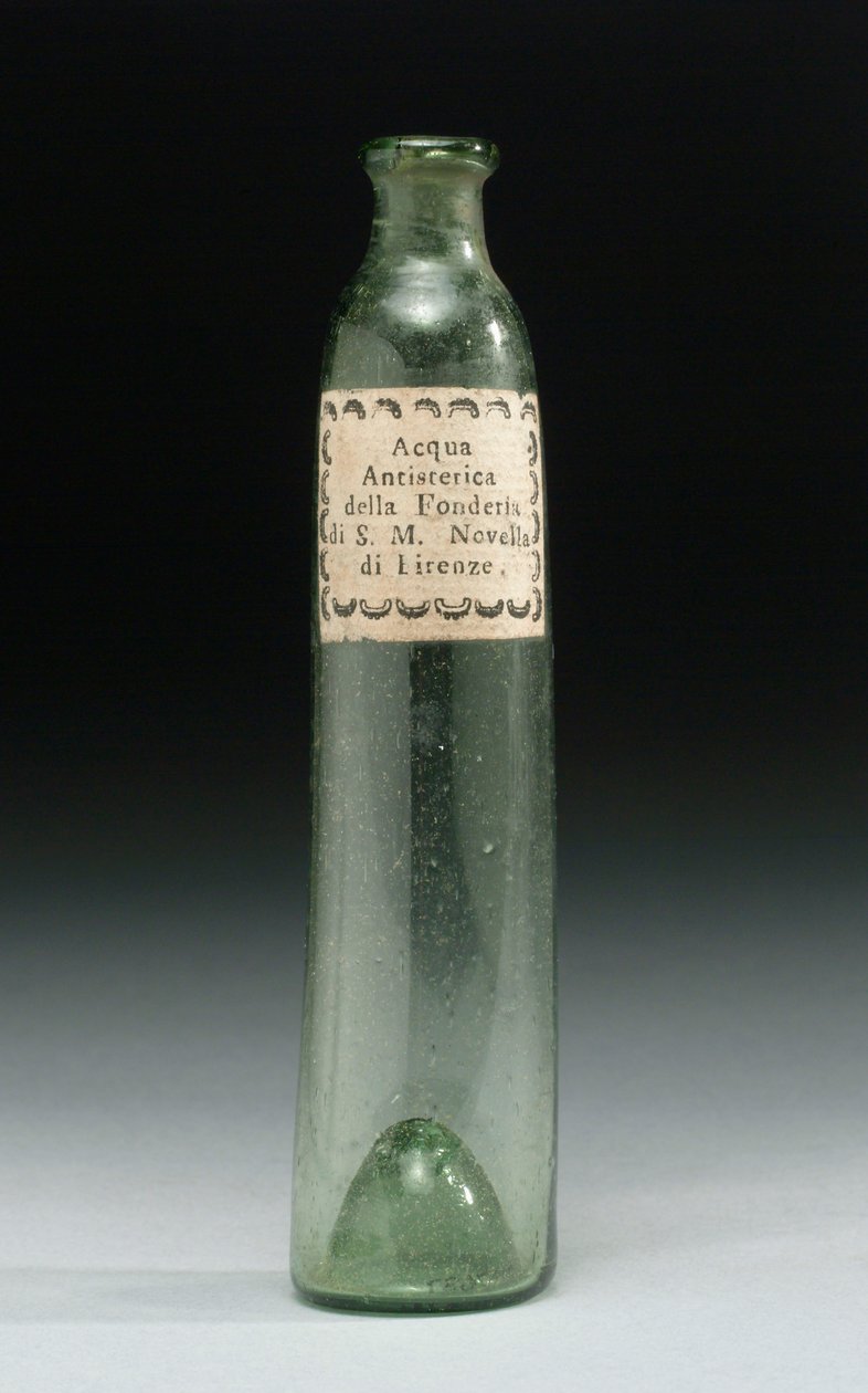 زجاجة تحتوي على ماء مضاد للهستيريا ، من مسبك صاحب السمو الملكي ، Officina Profumo ، Farmaceutica di Santa Maria Novella ، فلورنسا ، حوالي 1850-1920 (زجاج) بواسطة المدرسة الايطالية