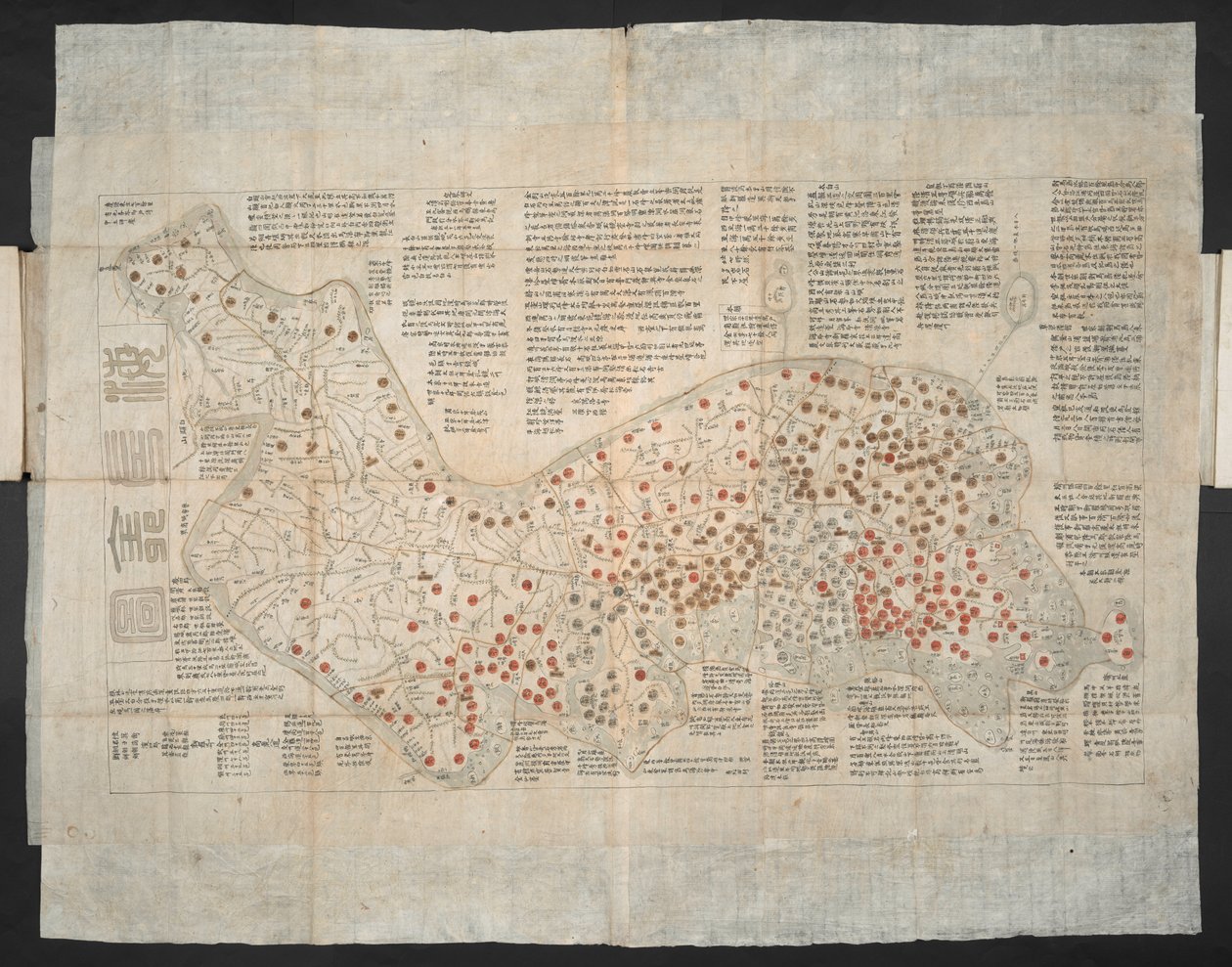 Haejwa chondo - خريطة لشبه الجزيرة الكورية تم إنشاؤها في الأصل حوالي عام 1820 (نقش ملون) بواسطة المدرسة الكورية