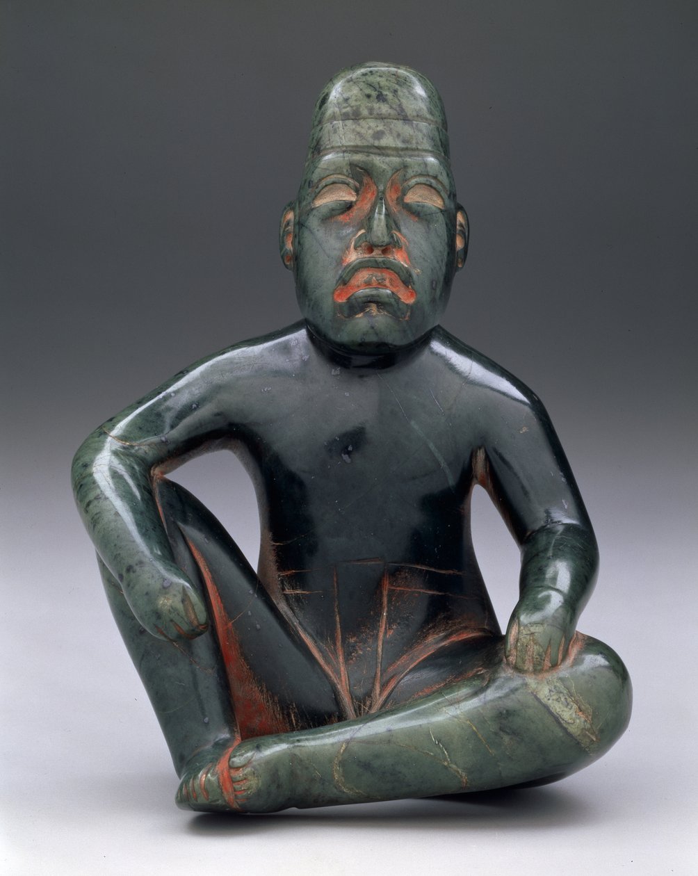 شخصية جالسة مع ركبة مرتفعة ، Highland Olmec ، San Martin Texmelucan بواسطة المدرسة المكسيكية