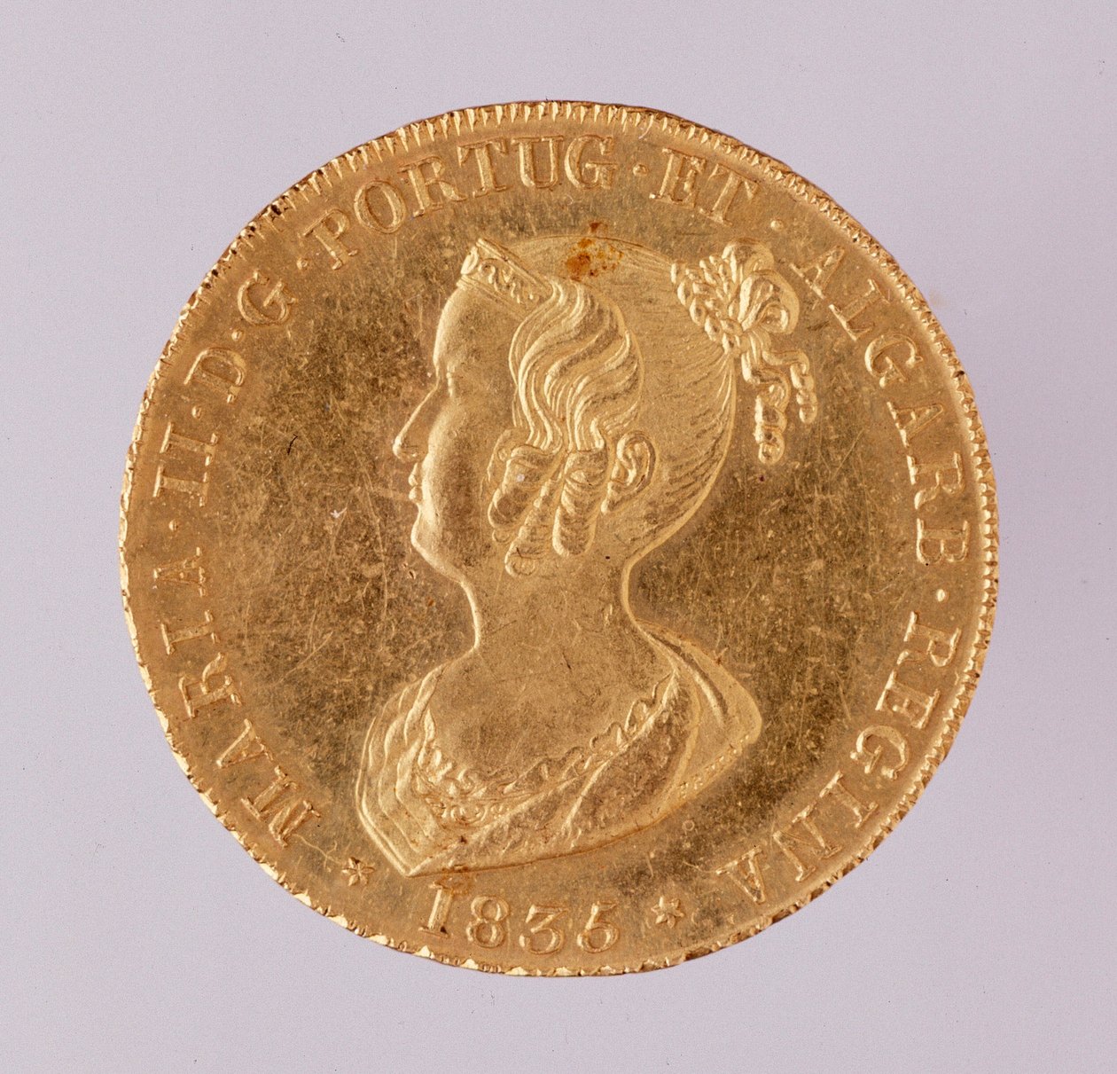 التاج الذهبي لملكة البرتغال ماريا الثانية (ماري الثانية) (1819-1853) 1835. ديم. 3،1 سم نابولي ، المتحف الأثري بواسطة المدرسة البرتغالية
