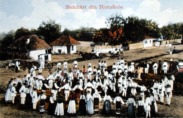 بطاقة بريدية تصور الرومانيين وهم يرقصون في قرية ، حوالي عام 1910 (ليثو ملون) بواسطة المدرسة الرومانية