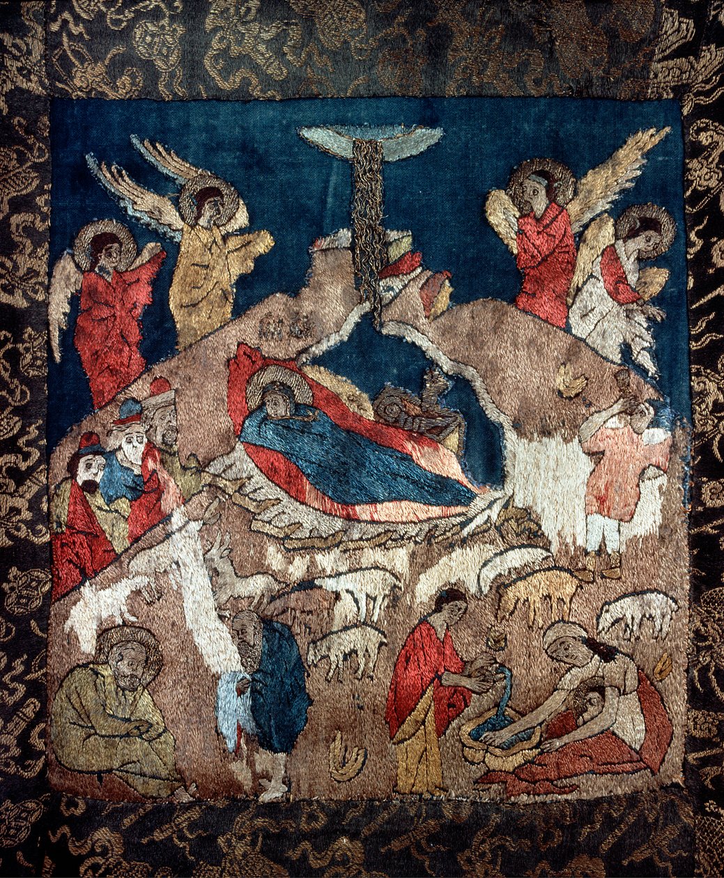 La nativite (الميلاد) - تفاصيل كفن لسيد روسي ، خيوط من الصوف والحرير والذهب والفضة بواسطة المدرسة الروسية