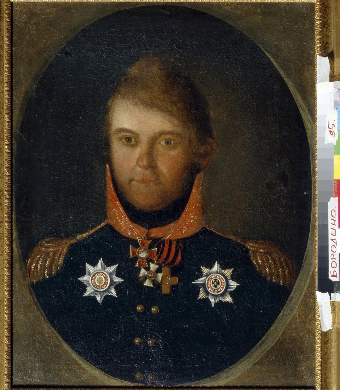 بورتريه ديمتري بتروفيتش نيفيروفسكي (1771-1813). ضابط روسي ، يرتدي زيه العسكري وميدالياته الفخرية بما في ذلك صليب القديس جورج (صليب أبيض مع شريط برتقالي وأسود) ، وسام وسام القديس فلاديمير (صليب r بواسطة المدرسة الروسية