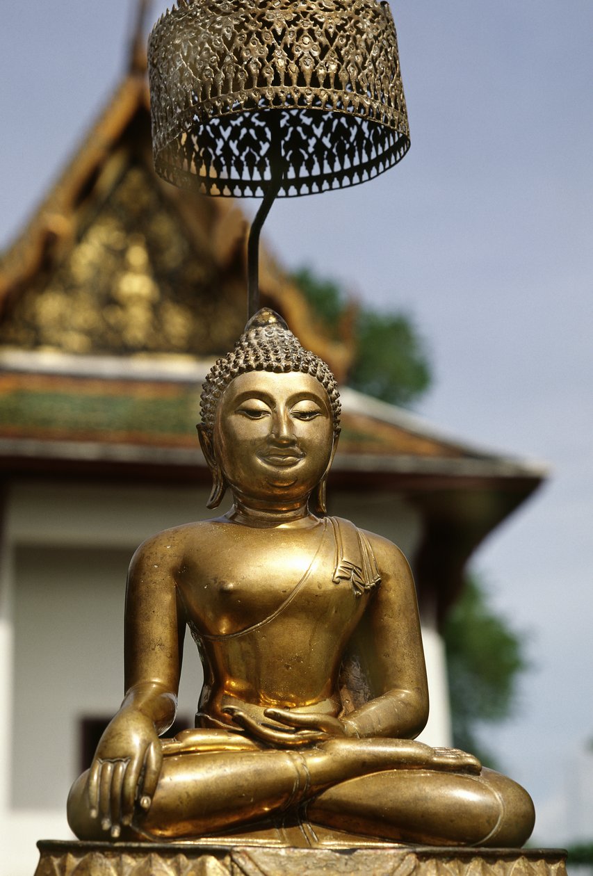 The Phra Buddha Sihing exposed to worshippers during the New Year celebrations (bronze) بواسطة مدرسة سيامي